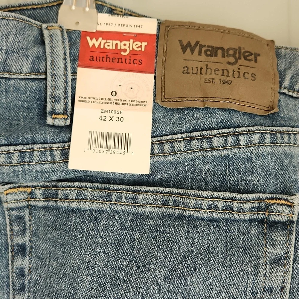 Wrangler  Authentics,  NWTG, Sz 42 X 30 Light Blue Jeans, 3 Pockets in Front - Picture 8 of 11